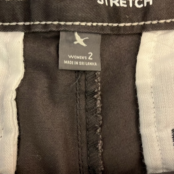 Eddie Bauer Legend Wash Stretch Slightly Curvy Chino Shorts - Size 2 - Picture 6 of 8